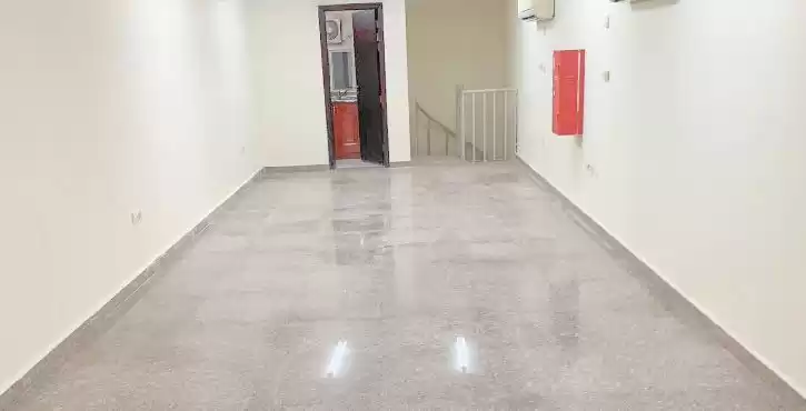 Commercial Propriété prête U / f Boutique  a louer au Doha #13609 - 1  image 